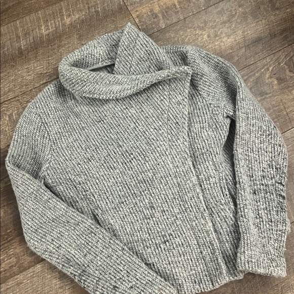 Cupcakes & Cashmere Gray Women's Cardigan - Picture 4 of 9